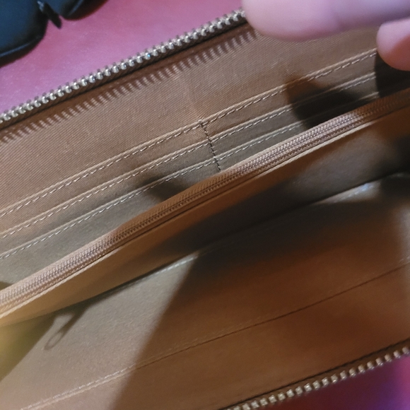 Wallets - Picture 3 of 13